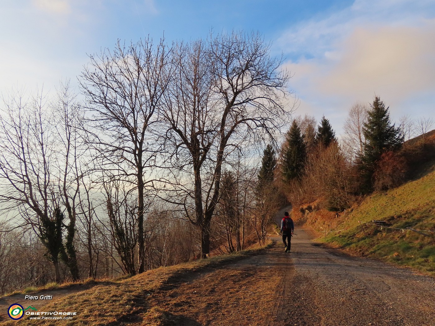 65 Rientriamo a Lavaggio nella luce e nei colori del tramonto.JPG